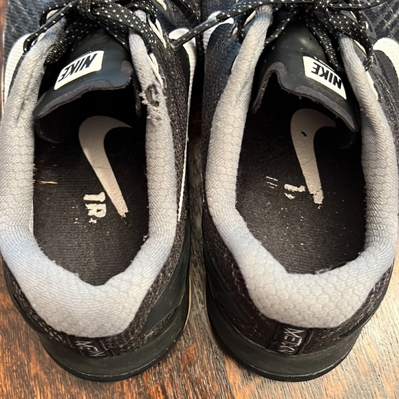 Nike Metcons - Picture 3 of 5